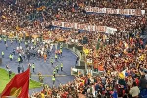 6.3万罗马球迷赛后鼓励全队，打出标语期待欧会杯夺冠